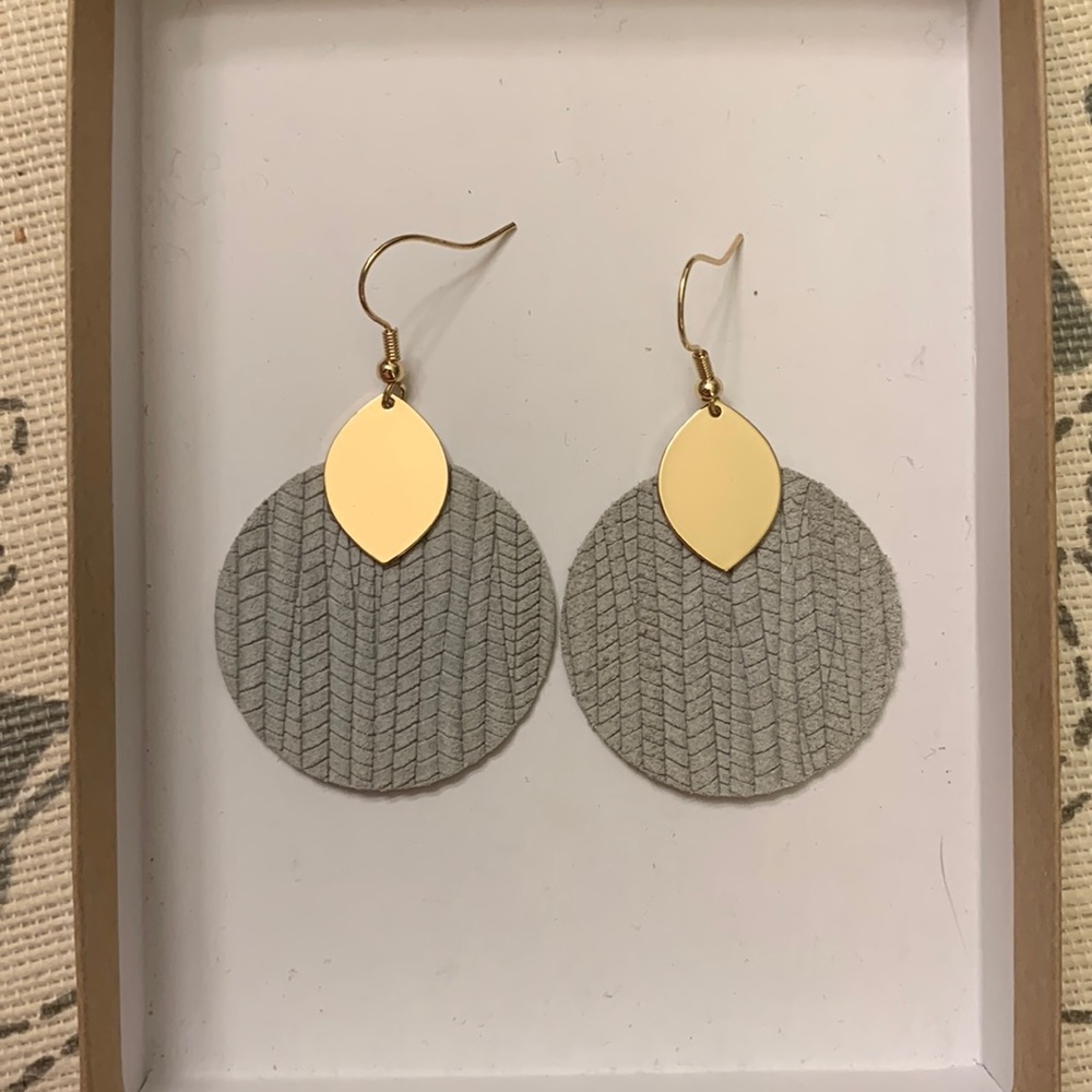 Sela designs earrings